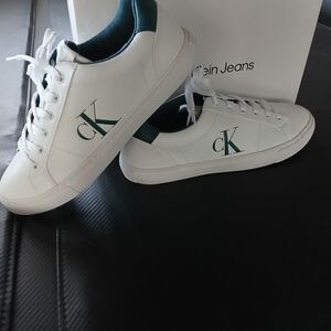 Calvin Klein White Sneakers with Green Accents. New In Box. Womens, Size 10